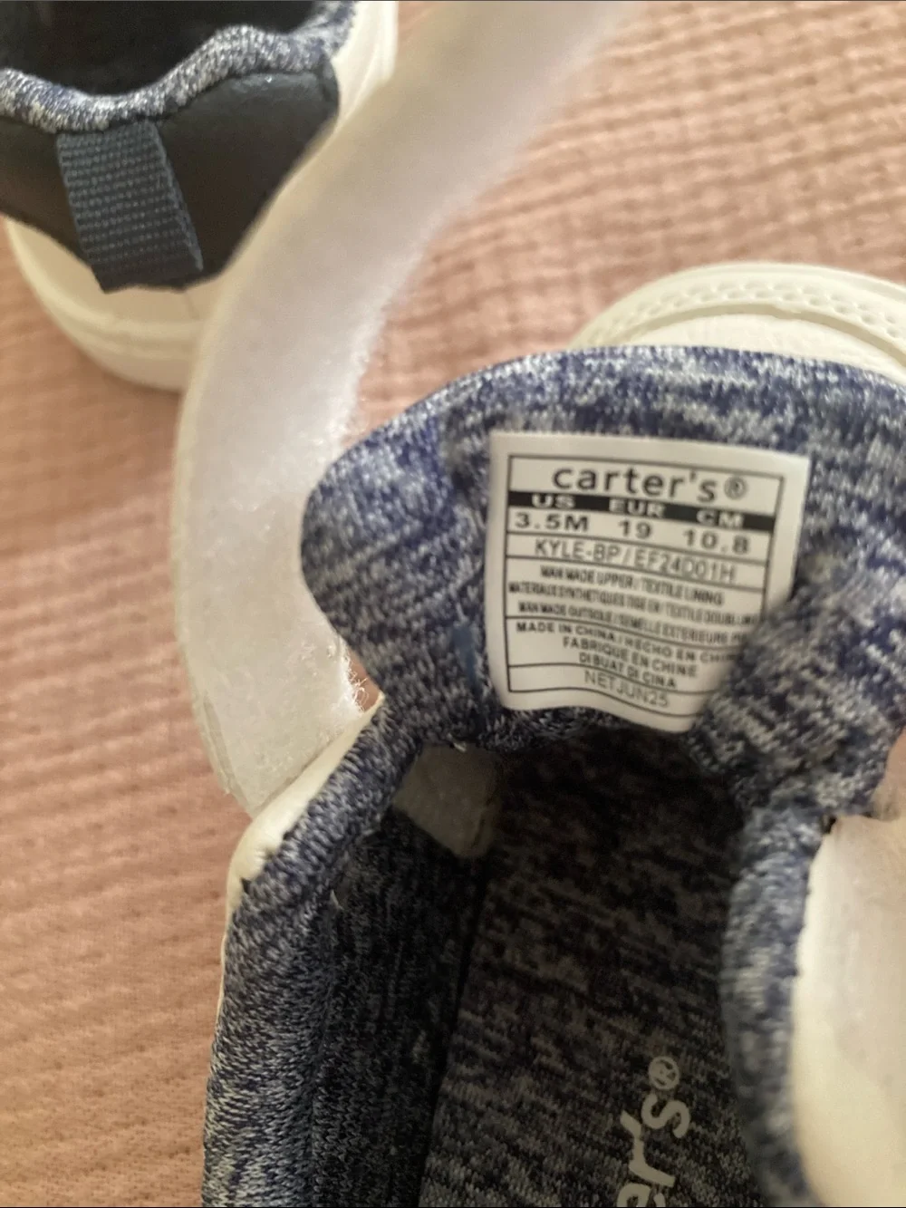Carters sneaker 3.5